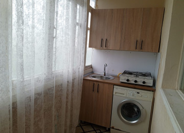 Xlrdalada teze bazar ve H.Eliyev parkln yanl 1 otaq 2 ye