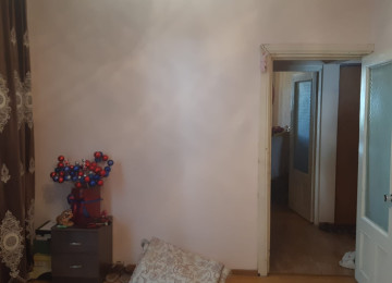 təcili ev satılır Xətai rayonu, Həzi Aslanov metrosu Sadıxcan küçəsi. 9