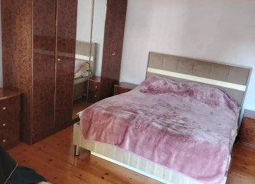 Tələbə qızlara kirayə 2 otaqlı ev verirəm kamunal vermirsiz