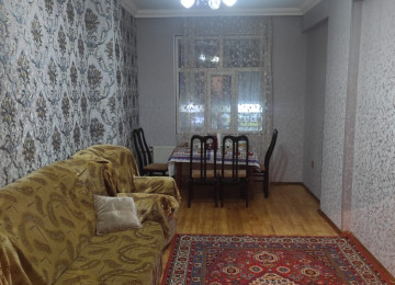 Mənzil 12/2 ci mərtəbəsindədir.Heydər Əliyev parkının və