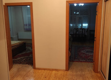 Mənzil 12/2 ci mərtəbəsindədir.Heydər Əliyev parkının və