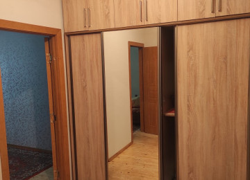 Mənzil 12/2 ci mərtəbəsindədir.Heydər Əliyev parkının və