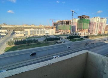 Mənzil Bakı-Sumqayıt yolu üzərində yerləşir. Əla təmirlidir