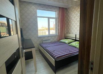 Mənzil Bakı-Sumqayıt yolu üzərində yerləşir. Əla təmirlidir