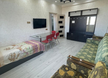 Mənzil Bakı-Sumqayıt yolu üzərində yerləşir. Əla təmirlidir