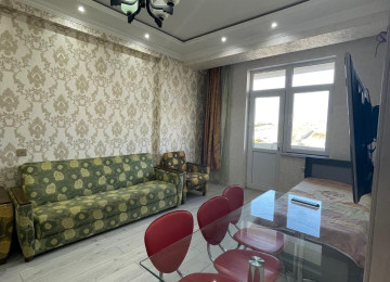 Mənzil Bakı-Sumqayıt yolu üzərində yerləşir. Əla təmirlidir