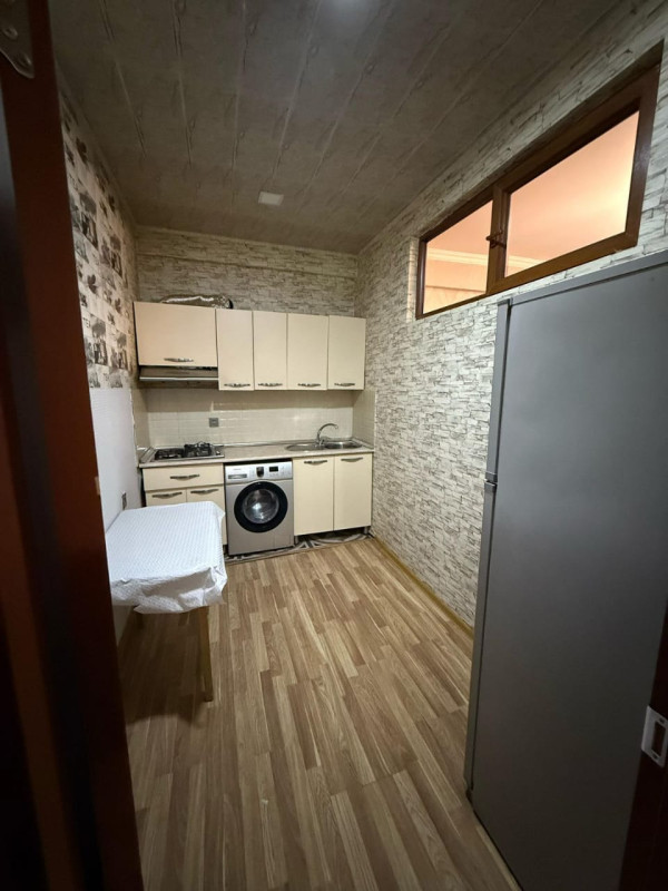 Xrdallanda aff parkda yerləşir ev yalnız ayləyə verlir ev