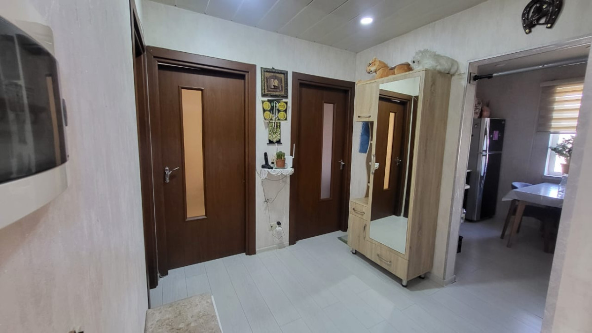 Babək pr-də 3 otaqlı mənzil satılır Salam, Ev Babək prospektində, NZS sfeteforu, yoldan
