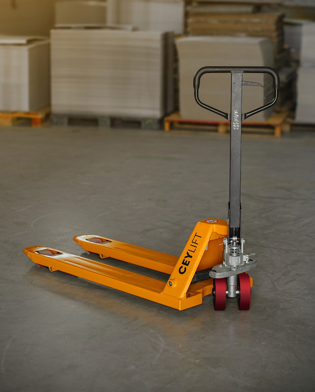 En Son model 2500 kq (2.5Tonluq) Terezili transpaletlerimiz