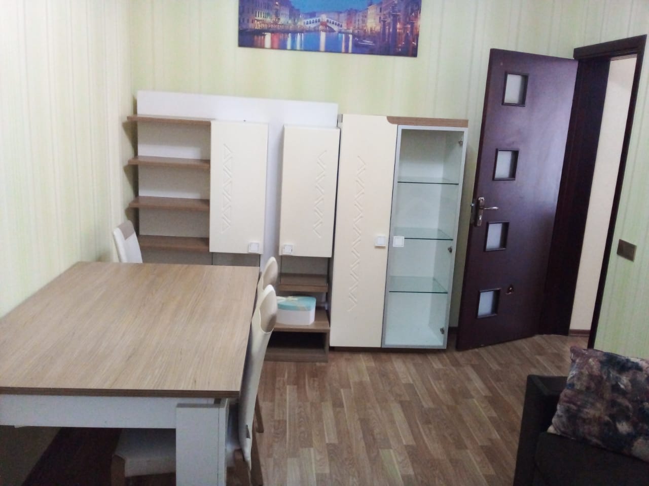 Xlrdalada 8 sayll orta mektebin yaxlql 2 otaq Heyet evi