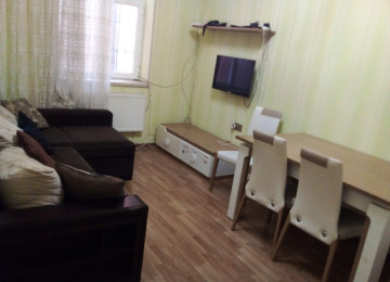 Xlrdalada 8 sayll orta mektebin yaxlql 2 otaq Heyet evi