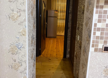 Riyat Ticaret Merkezide 1 otaq duzelme 2 ye olmus 50 kv 11