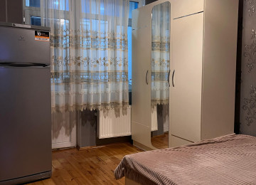 Riyat Ticaret Merkezide 1 otaq duzelme 2 ye olmus 50 kv 11