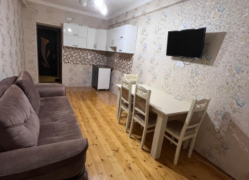 Riyat Ticaret Merkezide 1 otaq duzelme 2 ye olmus 50 kv 11