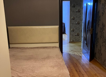 Riyat Ticaret Merkezide 1 otaq duzelme 2 ye olmus 50 kv 11