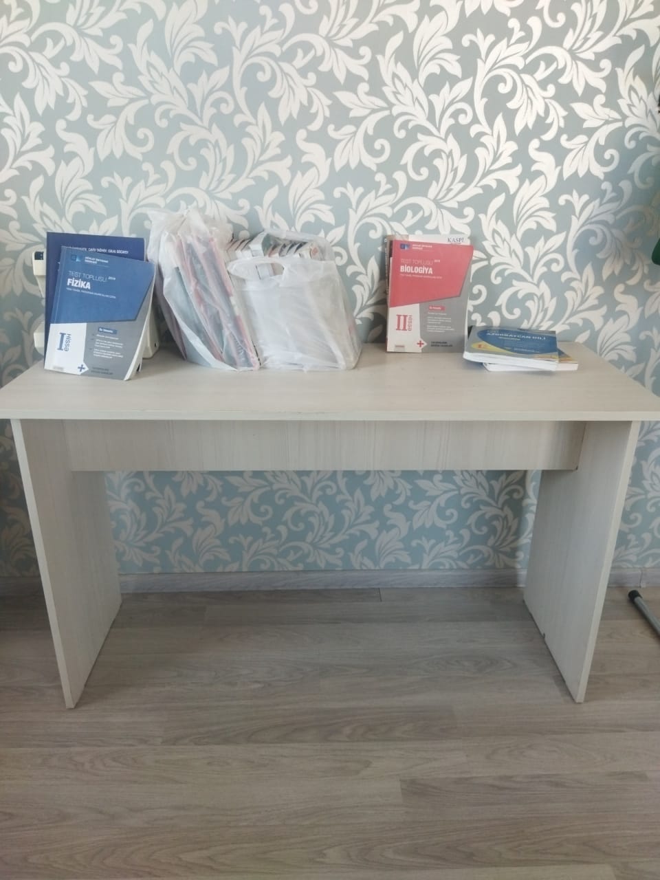 yazı masası veya dırnaq stolu kımıde ıstıfade edıle