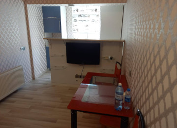 Qurtlus 93 de 3 otaq menzil kiraye verlir hersarayetnen 360