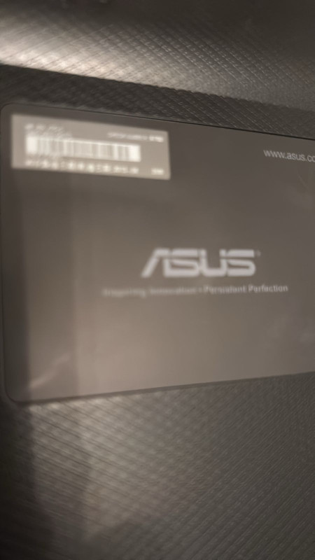 Nootebook ASUS markalı Kompyuter tam işlek vəziyyətdədir. Cox