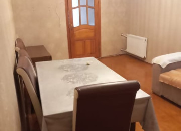 Xırdalanda köhnə bazarın yaxınlığında, köhnə doğum evi,