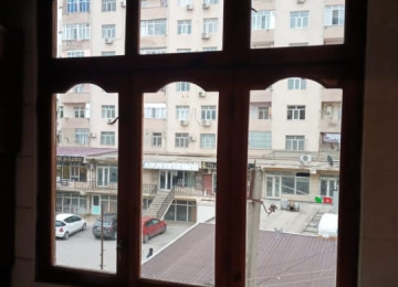 Xırdalanda köhnə bazarın yaxınlığında, köhnə doğum evi,