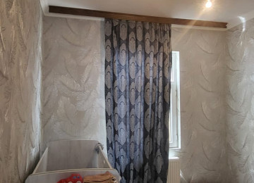 Xırdalanda Mirzə Ibrahimov küçəsində Həyət Evi Satılır. Ev