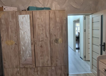 Xırdalanda Mirzə Ibrahimov küçəsində Həyət Evi Satılır. Ev