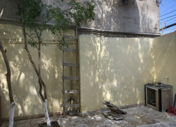 Xırdalanda Mirzə Ibrahimov küçəsində Həyət Evi Satılır. Ev
