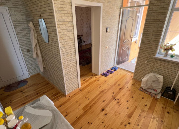 🕌 Sahə: 65 kv 🕌 Otaq: 3 🕌 Əşya: Əşyalı ( Soyuducu və TV