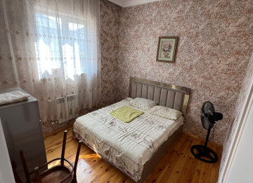 🕌 Sahə: 65 kv 🕌 Otaq: 3 🕌 Əşya: Əşyalı ( Soyuducu və TV