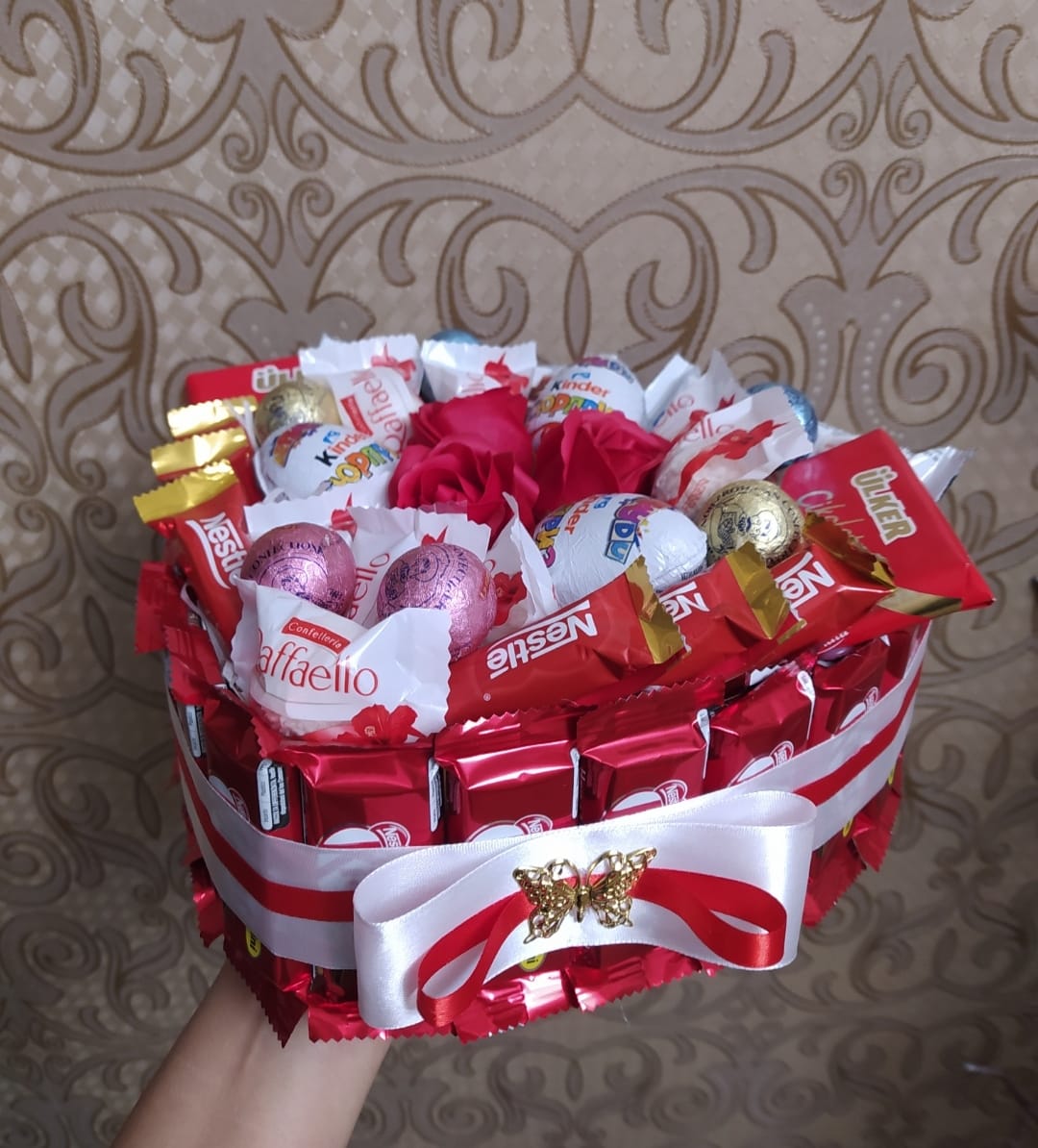 Ad gunleri ucun sokolad sebetleri sifarisle