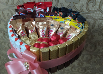 Ad gunleri ucun sokolad sebetleri sifarisle