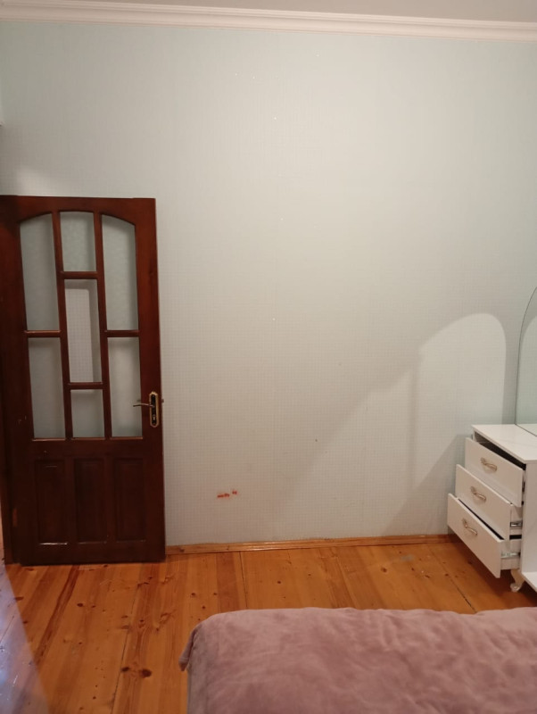 Xlrdalan AAAf parkın arxa tərəfi Uğur marketin yanı. 2