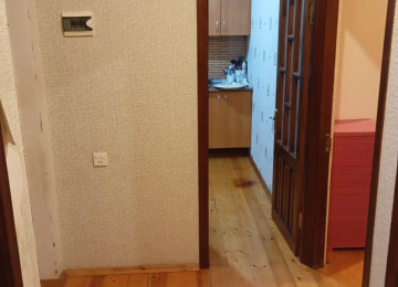 Xlrdalan AAAf parkın arxa tərəfi Uğur marketin yanı. 2