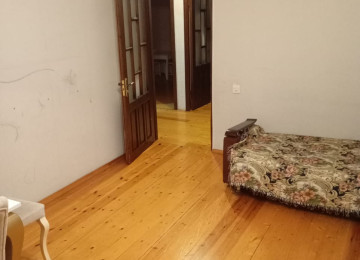 Xlrdalan AAAf parkın arxa tərəfi Uğur marketin yanı. 2