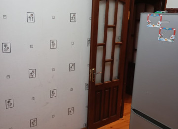 Xlrdalan AAAf parkın arxa tərəfi Uğur marketin yanı. 2