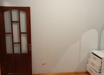 Xlrdalan AAAf parkın arxa tərəfi Uğur marketin yanı. 2