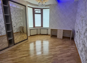 - Satılır. - 395.000 AzN - Təmirli, əşyalı, yelçəkən