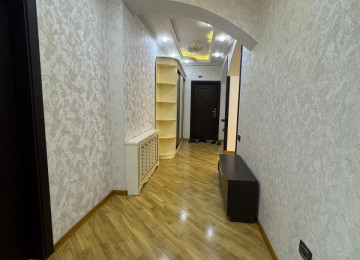 - Satılır. - 395.000 AzN - Təmirli, əşyalı, yelçəkən