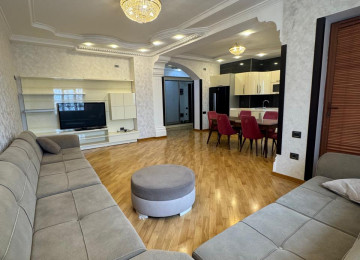 - Satılır. - 395.000 AzN - Təmirli, əşyalı, yelçəkən