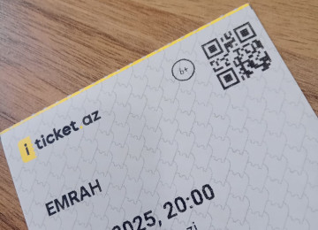 Emrahin konsertine 3 eded bilet satilir. Biletlerin hamisi