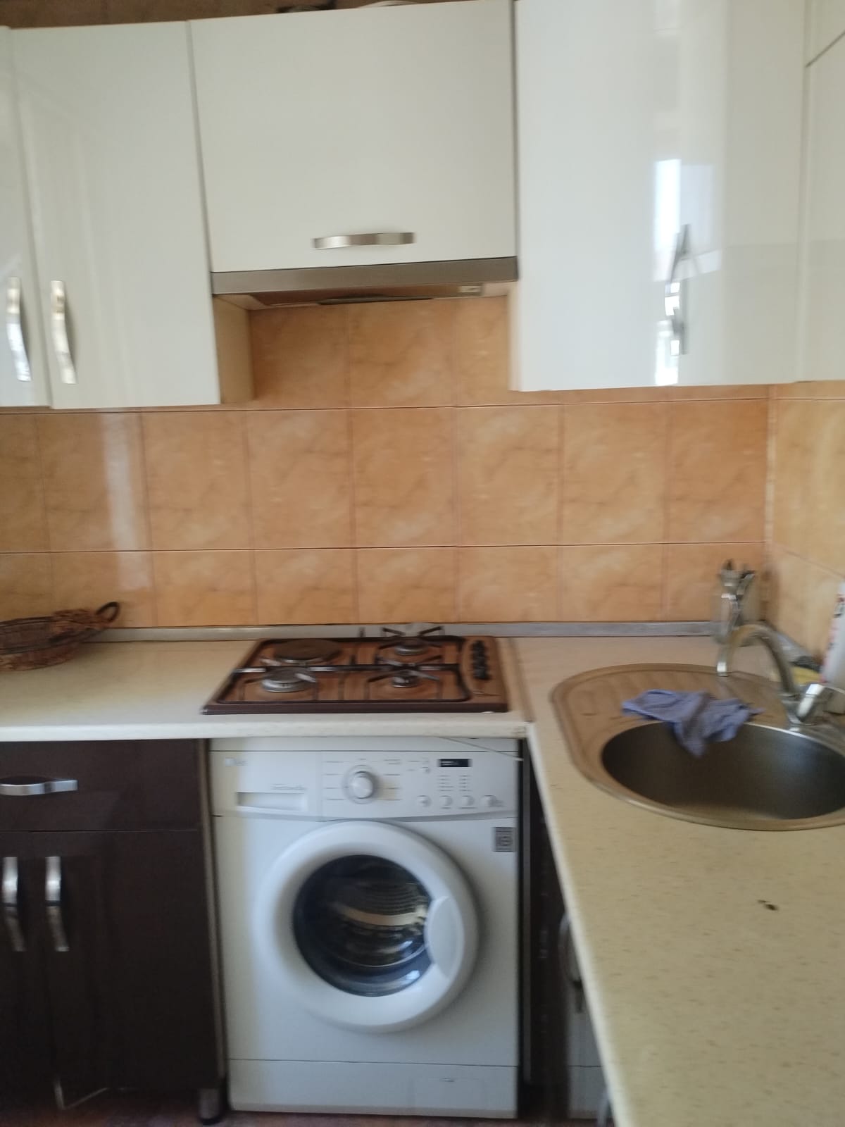 Xlrdalada Teze bazarln yanl 3 otaq menzil kiraye verlir 380