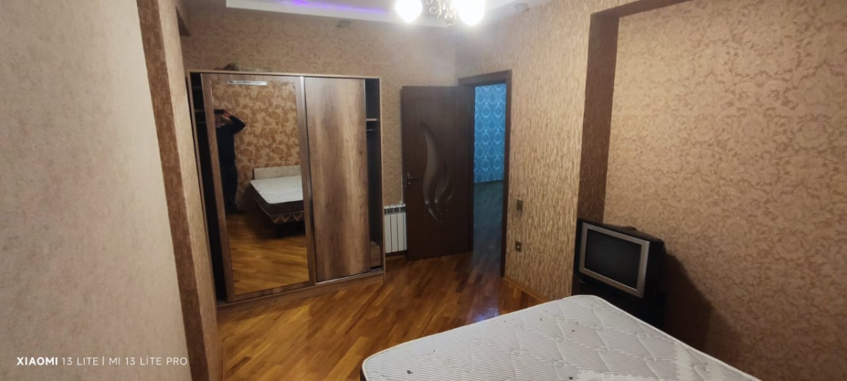 Xlrdalada Mekemenin yanl Merkezde 3 otaq menzil kiraye