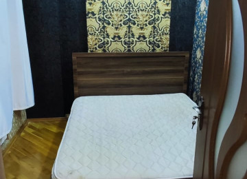 Xlrdalada Mekemenin yanl Merkezde 3 otaq menzil kiraye