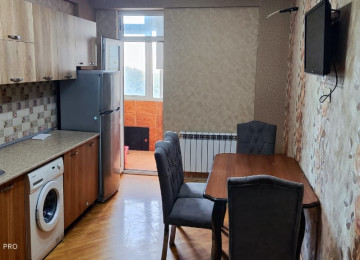 Xlrdalada Mekemenin yanl Merkezde 3 otaq menzil kiraye