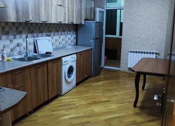Xlrdalada Mekemenin yanl Merkezde 3 otaq menzil kiraye