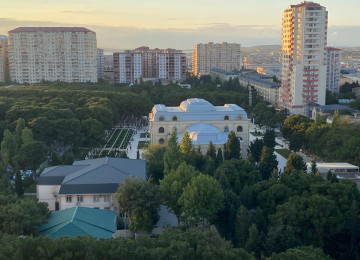 Xırdalan şəhərinin tam mətkəzində Heydər parkənın içində 2