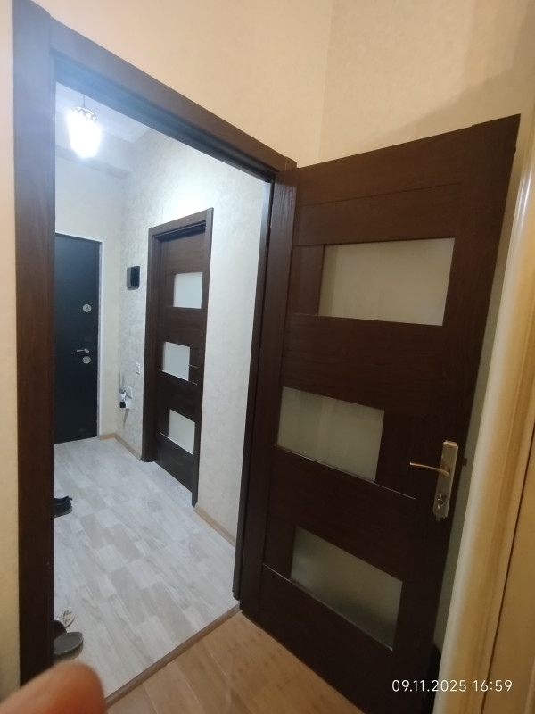 Salam qapılar satılır 4 ədəd 2 ədədi şüşəli 2 ədədi şüşəsiz