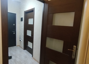 Salam qapılar satılır 4 ədəd 2 ədədi şüşəli 2 ədədi şüşəsiz