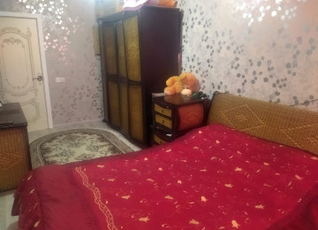 Masazırda merkezde kruqda 73 kv olan 2 otaqlı menzıl