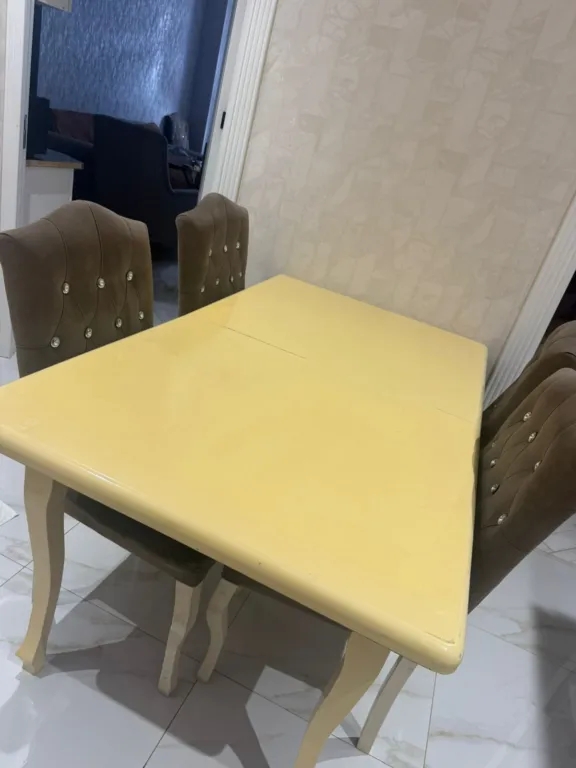 Tək Masa 150 azn. Açılır. Ünvan Saray q. Nuranə5936 Yalnız